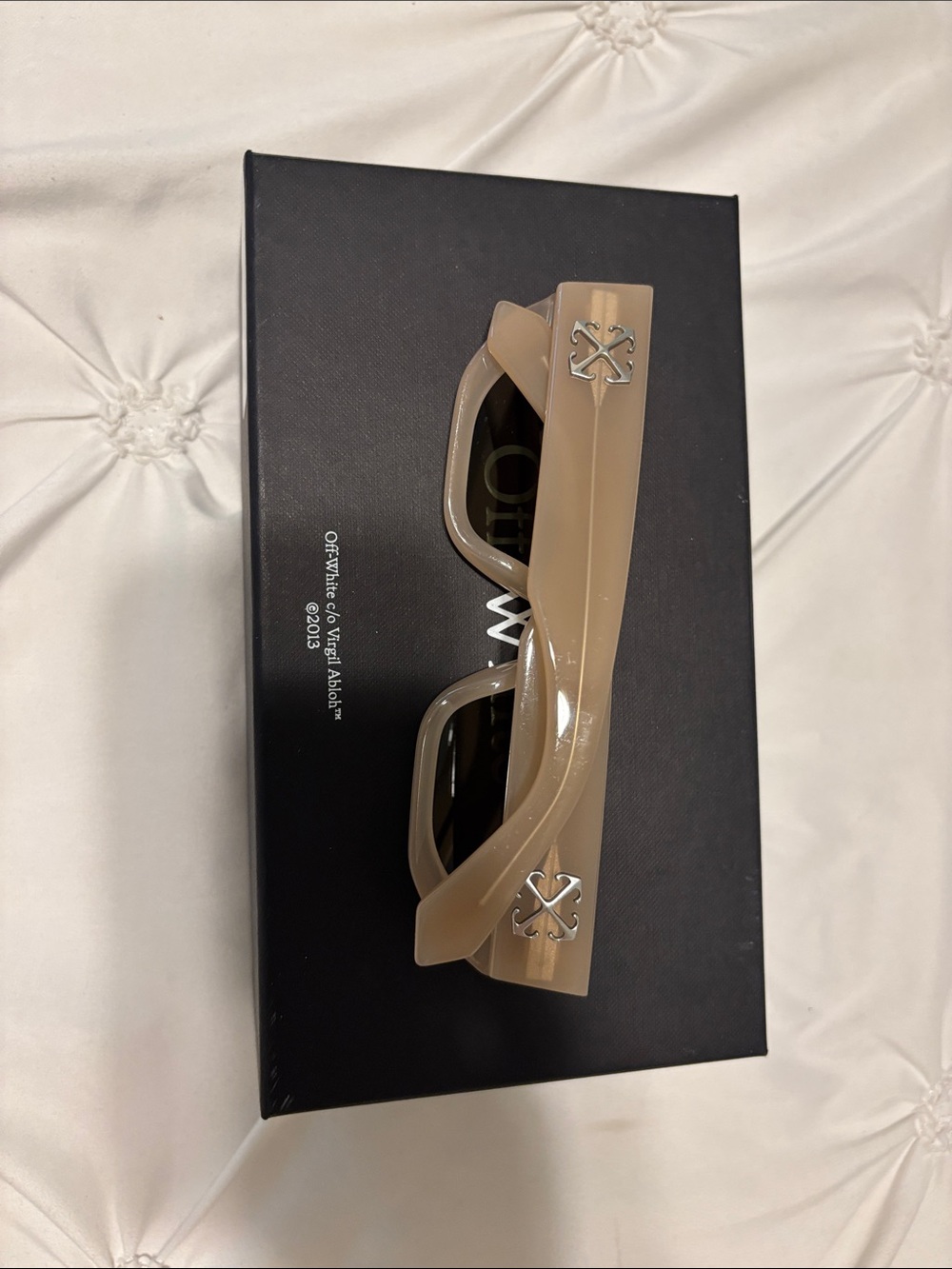 Off-White Black Box with White Off-White Branding - Picture 5 of 7